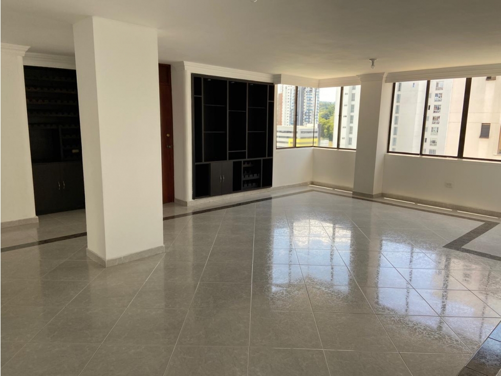 APARTAMENTO EN RENTA - SECTOR PINARES, EDIFICIO LAGUITOS — foto 2