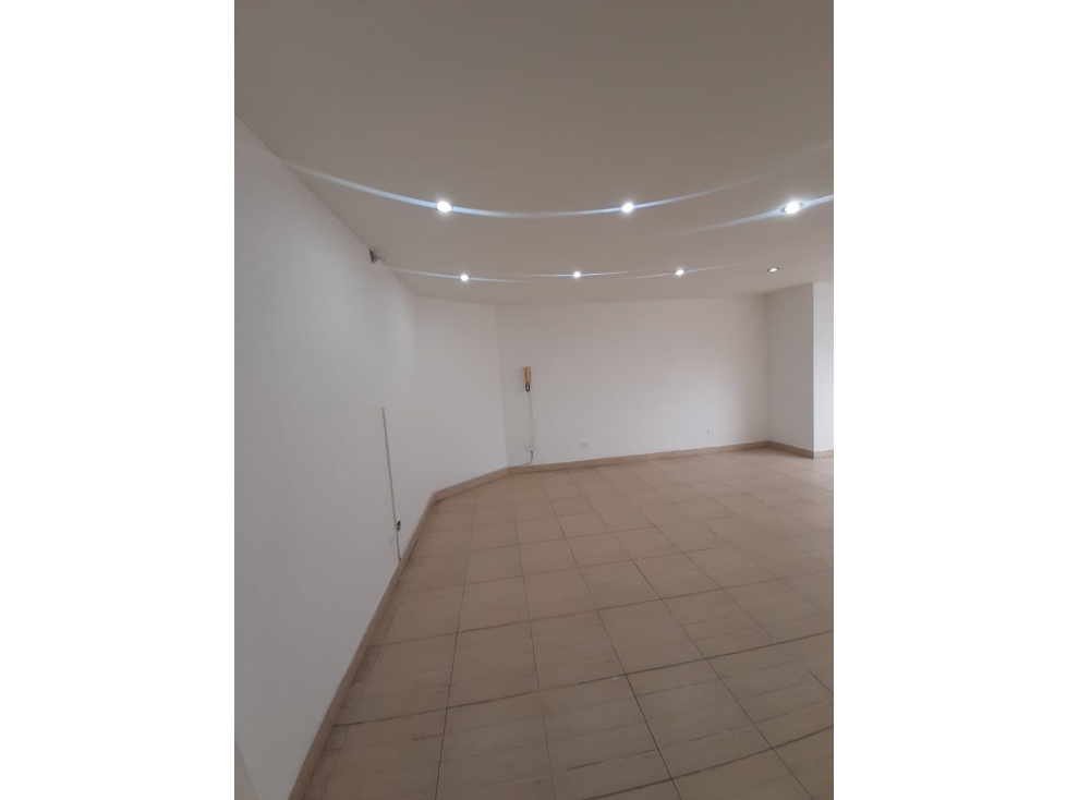 OFICINA EN RENTA - SECTOR CENTRO, CONJUNTO SANTILLANA Y DEL CARRIÓN - 3