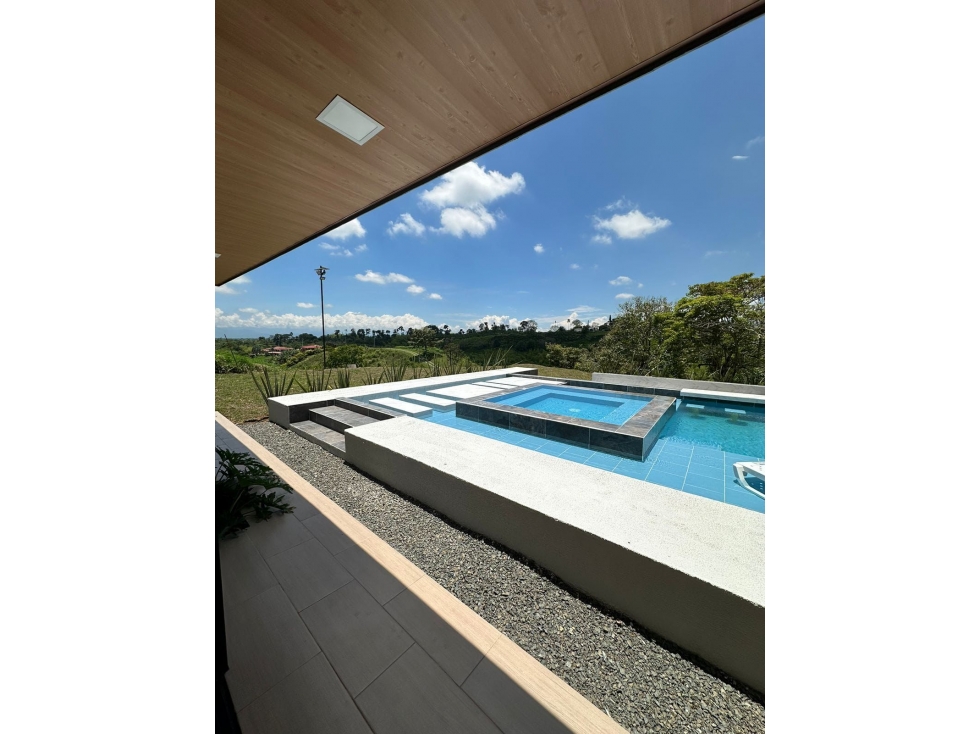 FINCA DE LUJO EN VENTA - SECTOR MORELIA, A 1KM DEL CAI — foto 2
