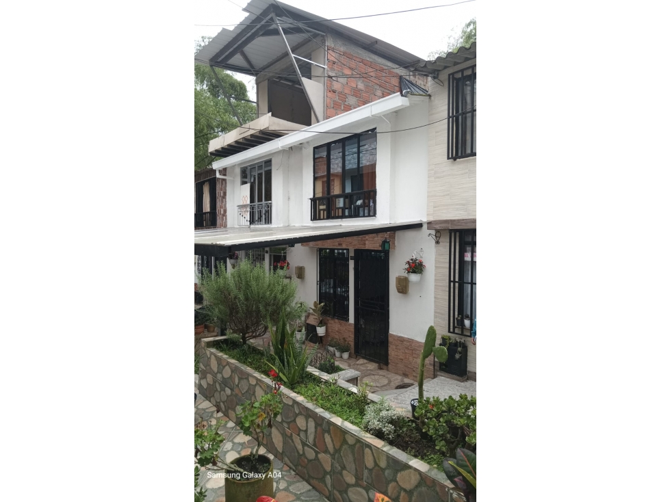 CASA EN VENTA - SECTOR DOSQUEBRADAS, PRIMAVERA AZUL