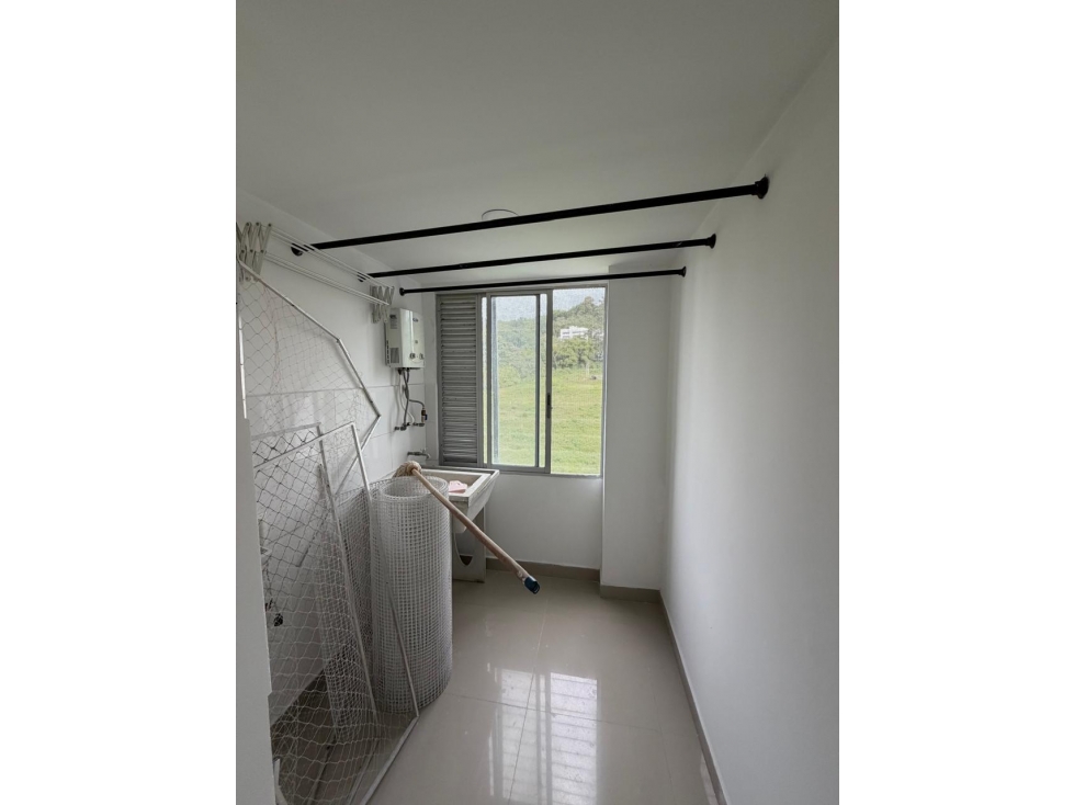 APARTAMENTO AMPLIO EN RENTA - SECTOR PINARES, EDF. LA CANDELARIA — foto 3