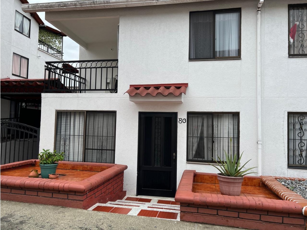 CASA EN VENTA - SECTOR AV 30 DE AGOSTO, CONJUNTO CAÑAVERAL