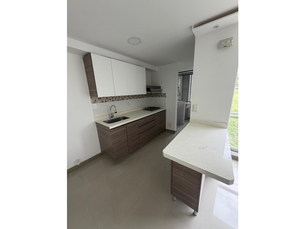 APARTAMENTO AMPLIO EN RENTA - SECTOR PINARES, EDF. LA CANDELARIA — foto 2