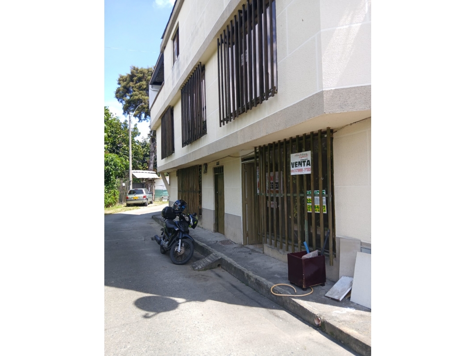 CASA DE TRES NIVELES - SECTOR EL JARDIN 1, MANZANA 3 — foto 2