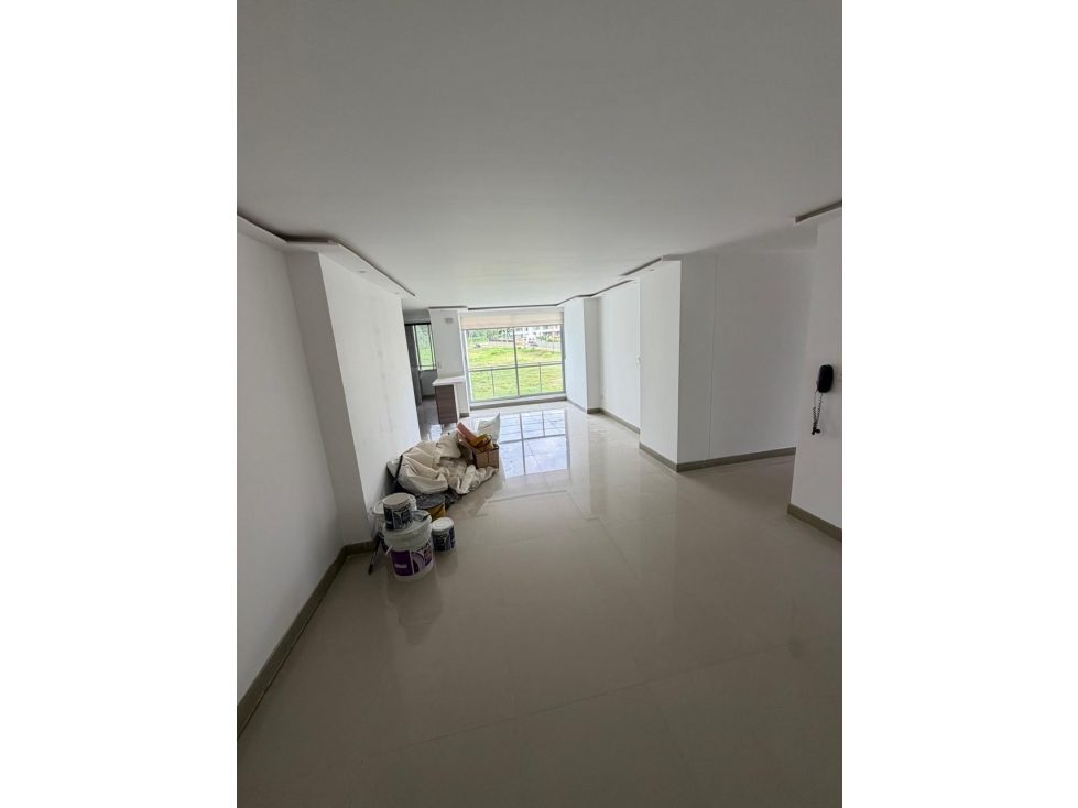 APARTAMENTO AMPLIO EN RENTA - SECTOR PINARES, EDF. LA CANDELARIA