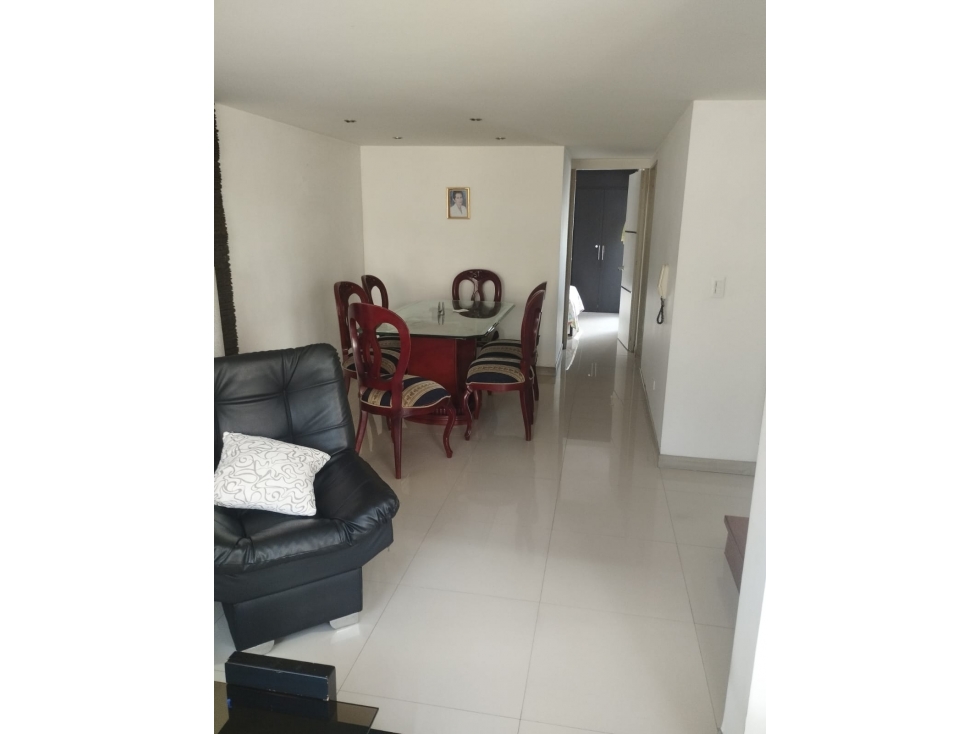 CASA DE TRES NIVELES EN VENTA - SECTOR AV. 30 DE AGOSTO, CAÑAVERAL 2 — foto 3