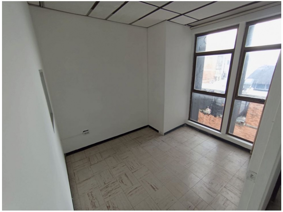 OFICINA EN VENTA - SECTOR CENTRO, EDIFICIO CORPORACIÓN FINANCIERA - 3