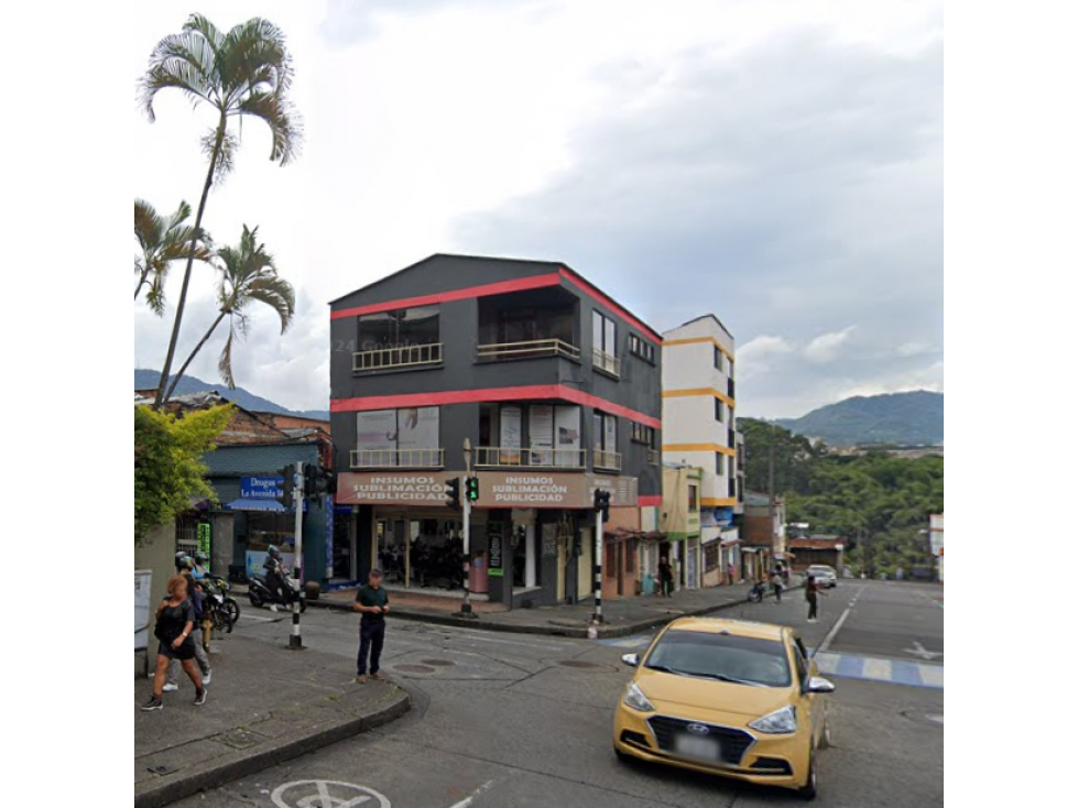 CASA COMPLETA CON DOS LOCALES Y APTOS EN VENTA - SECTOR CENTRO