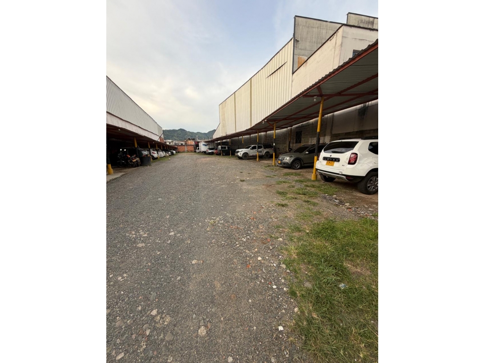 LOCAL - BODEGA, SECTOR DOSQUEBRADAS, POR LA GRACIELA - 2