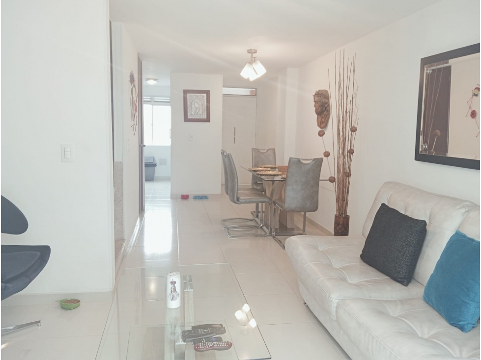 CASA DE TRES PISOS EN VENTA - SECTOR AV. SUR, ARCOIRIS DE LA COLINA — foto 4