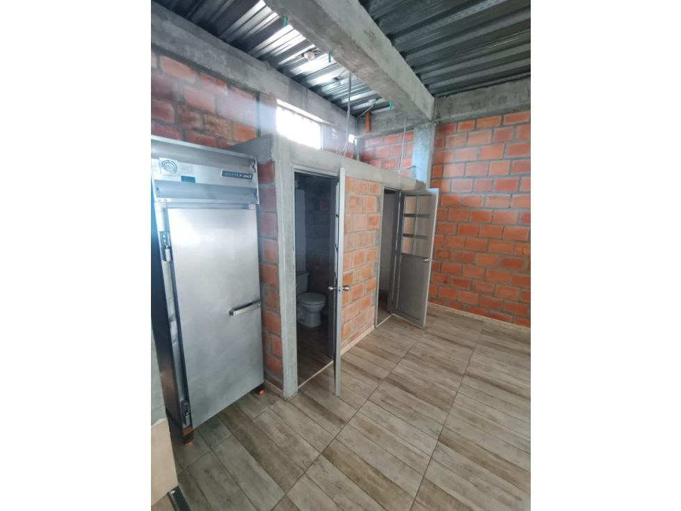LOCAL EN VENTA - SECTOR SANTA ROSA, CALLE 6 - 5