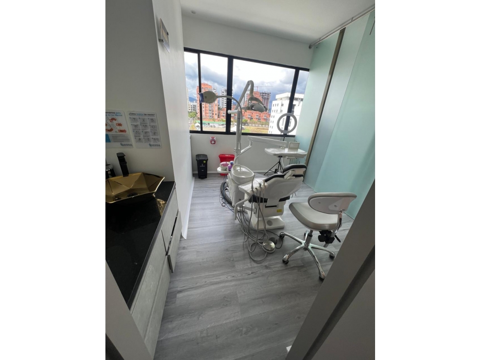 CONSULTORIO EN VENTA - SECTOR ÁLAMOS, EDIFICIO PREMIUM - 3