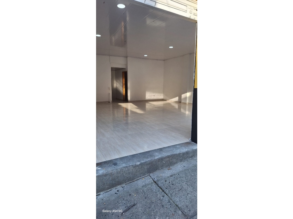 LOCAL COMERCIAL EN VENTA - SECTOR CENTRO, BARRIO VILLAVICENCIO