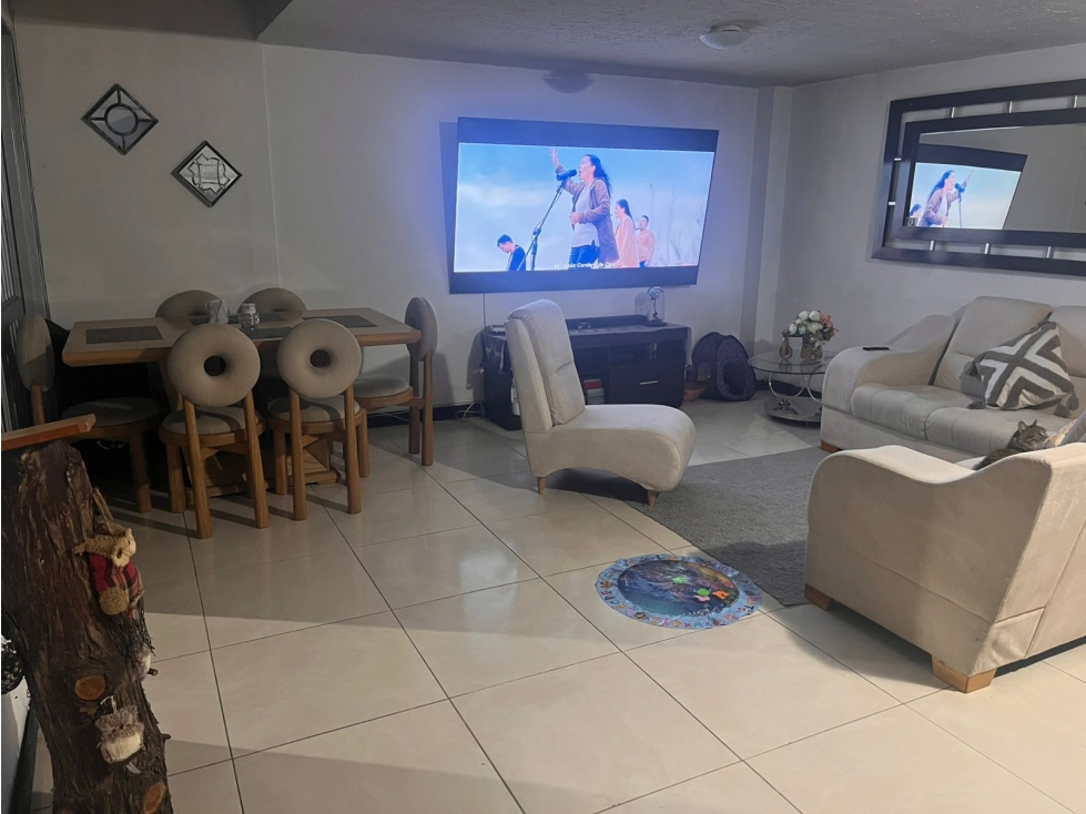CASA DE TRES NIVELES EN VENTA - SECTOR TERMINAL, VERONA ll