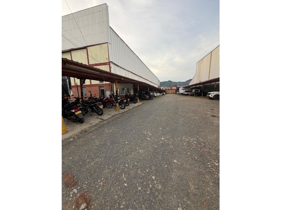 LOCAL - BODEGA, SECTOR DOSQUEBRADAS, POR LA GRACIELA - 1