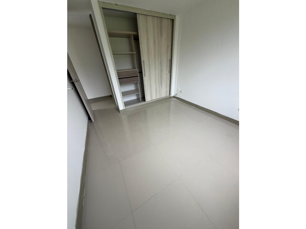 APARTAMENTO AMPLIO EN RENTA - SECTOR PINARES, EDF. LA CANDELARIA — foto 6