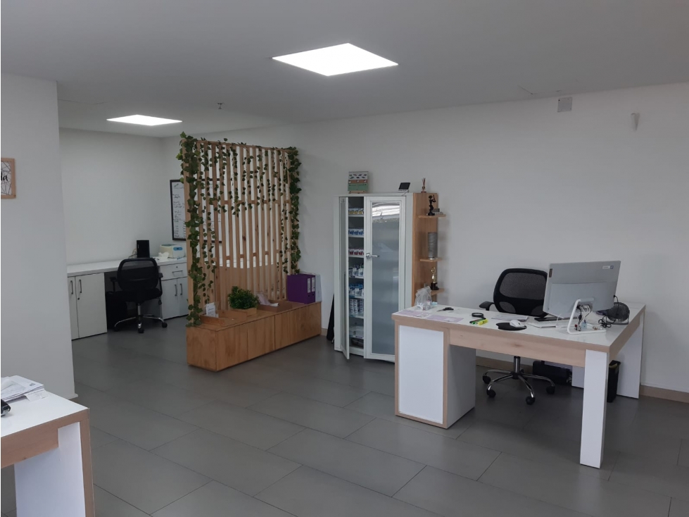 OFICINA EN VENTA - SECTOR PINARES, CARRERA 15 - TORRE NÚCLEO - 3
