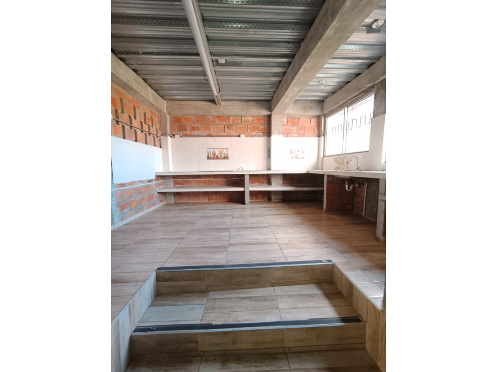 LOCAL EN VENTA - SECTOR SANTA ROSA, CALLE 6 - 6