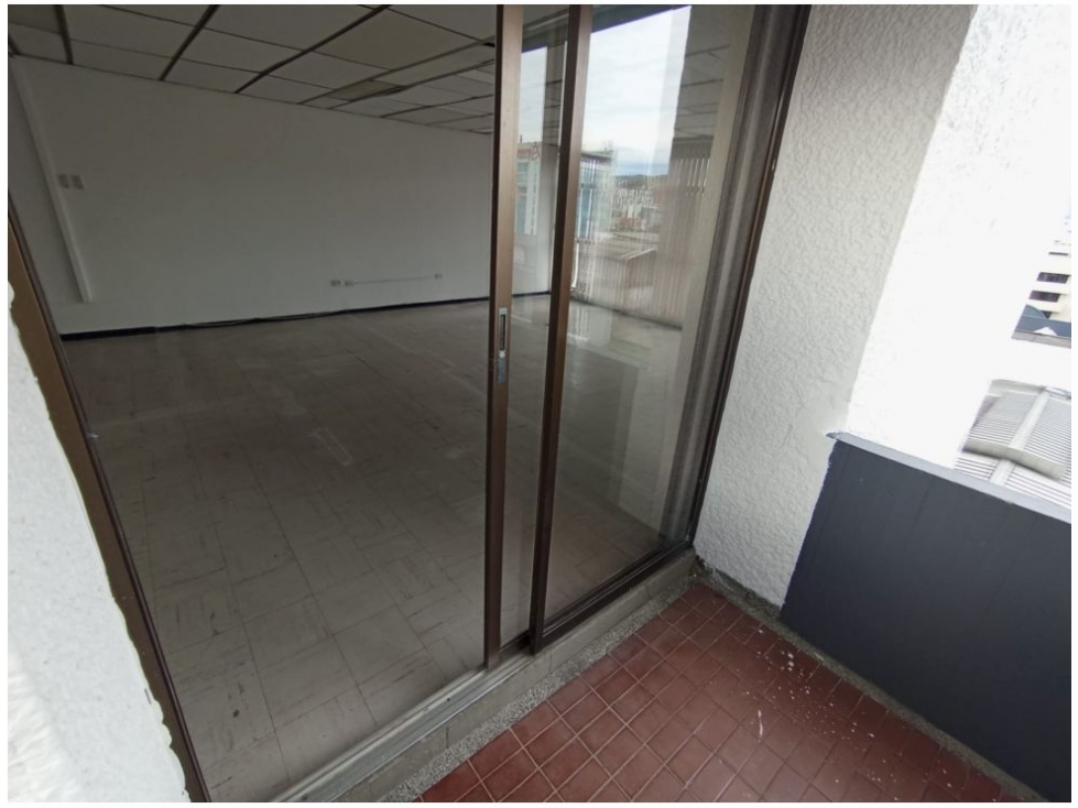 OFICINA EN VENTA - SECTOR CENTRO, EDIFICIO CORPORACIÓN FINANCIERA - 5