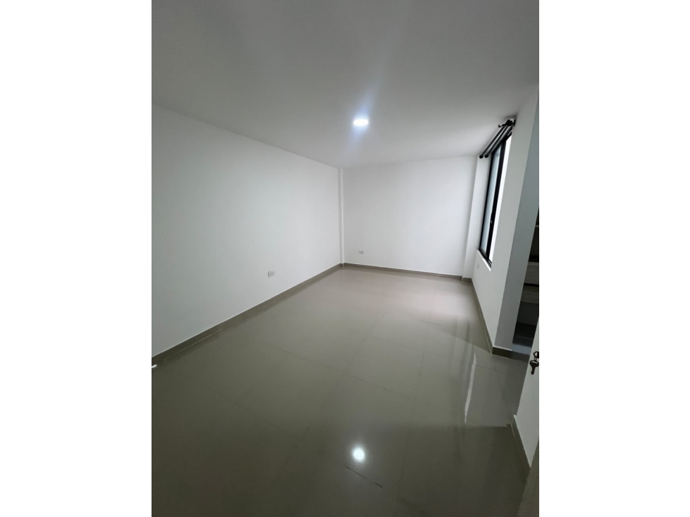 CASA DE TRES NIVELES EN RENTA - SECTOR SANTA ROSA, LA HERMOSA — foto 2