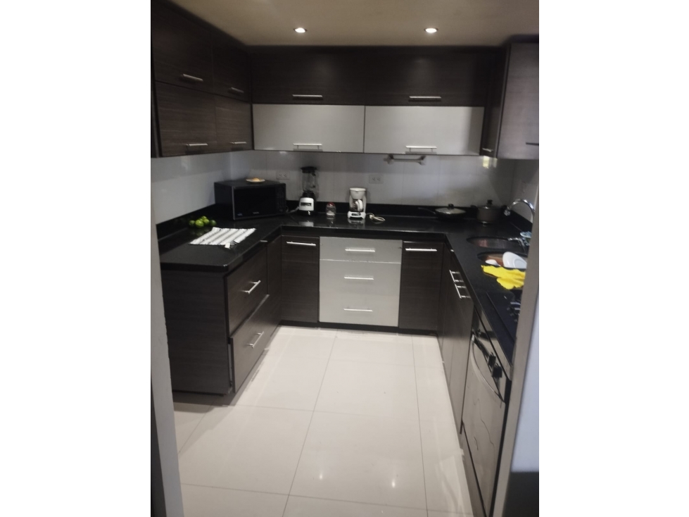 CASA DE TRES NIVELES EN VENTA - SECTOR AV. 30 DE AGOSTO, CAÑAVERAL 2 — foto 4