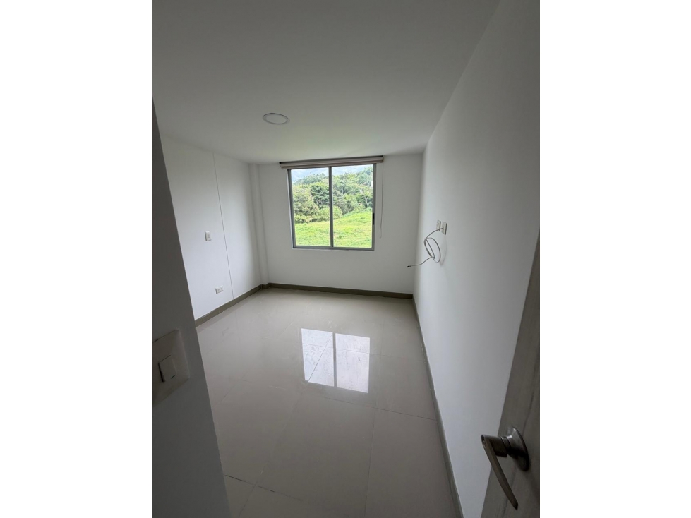 APARTAMENTO AMPLIO EN RENTA - SECTOR PINARES, EDF. LA CANDELARIA — foto 5