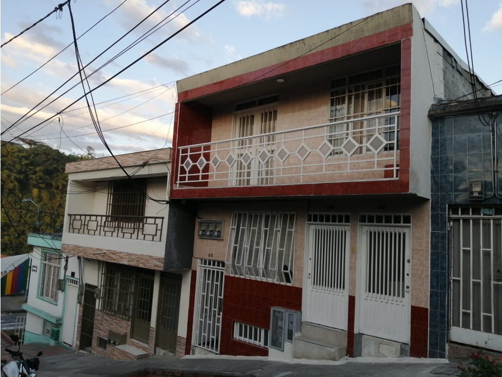 CASA EN VENTA - SECTOR CENTRO, CALLE 35 NÚMERO 2