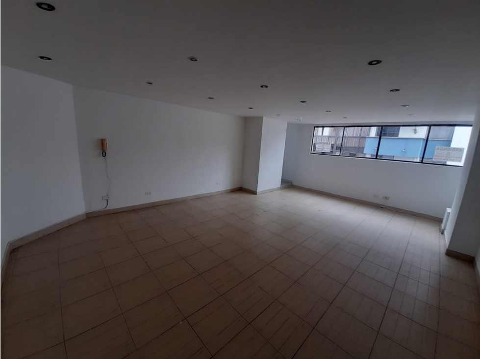 OFICINA EN RENTA - SECTOR CENTRO, CONJUNTO SANTILLANA Y DEL CARRIÓN - 5