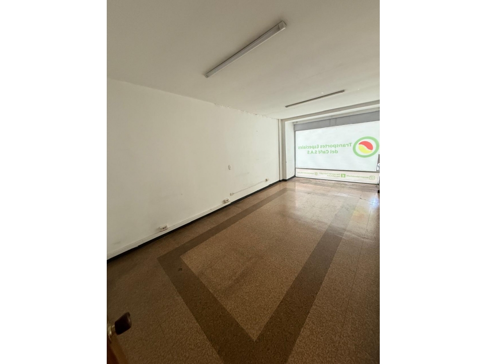 LOCAL COMERCIAL EN RENTA - SECTOR CIRCUNVALAR, ARRIBA DE CHUPITOS