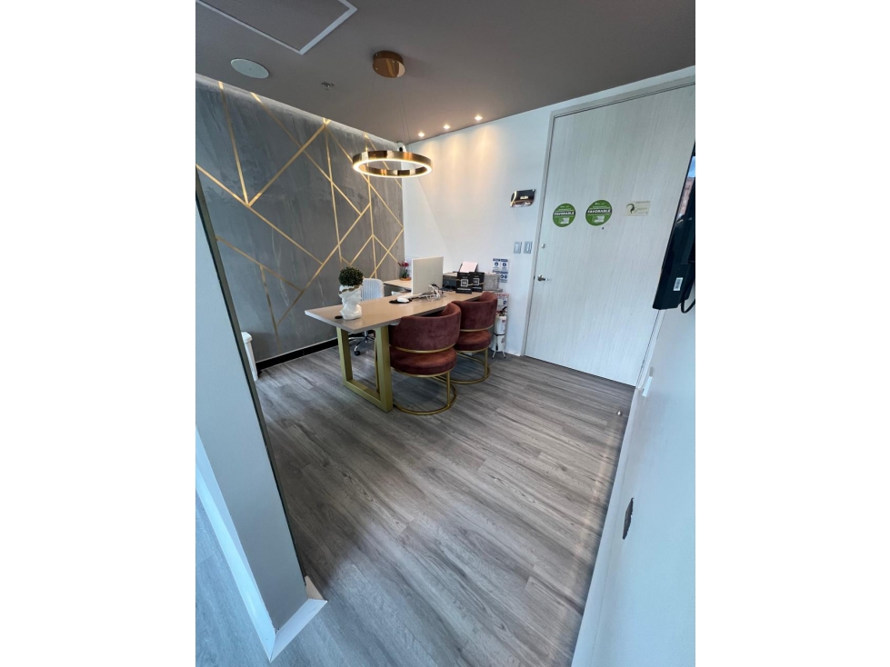 CONSULTORIO EN VENTA - SECTOR ÁLAMOS, EDIFICIO PREMIUM - 2
