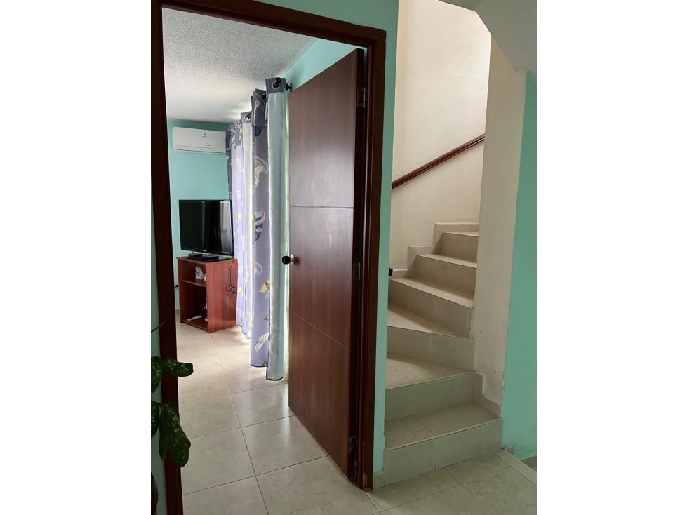 CASA EN VENTA - SECTOR AV 30 DE AGOSTO, CONJUNTO CAÑAVERAL — foto 2
