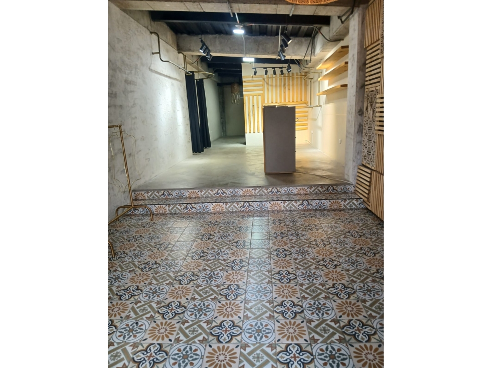 LOCAL EN RENTA - SECTOR PINARES, EDIFICIO LA CANDELARIA — foto 4