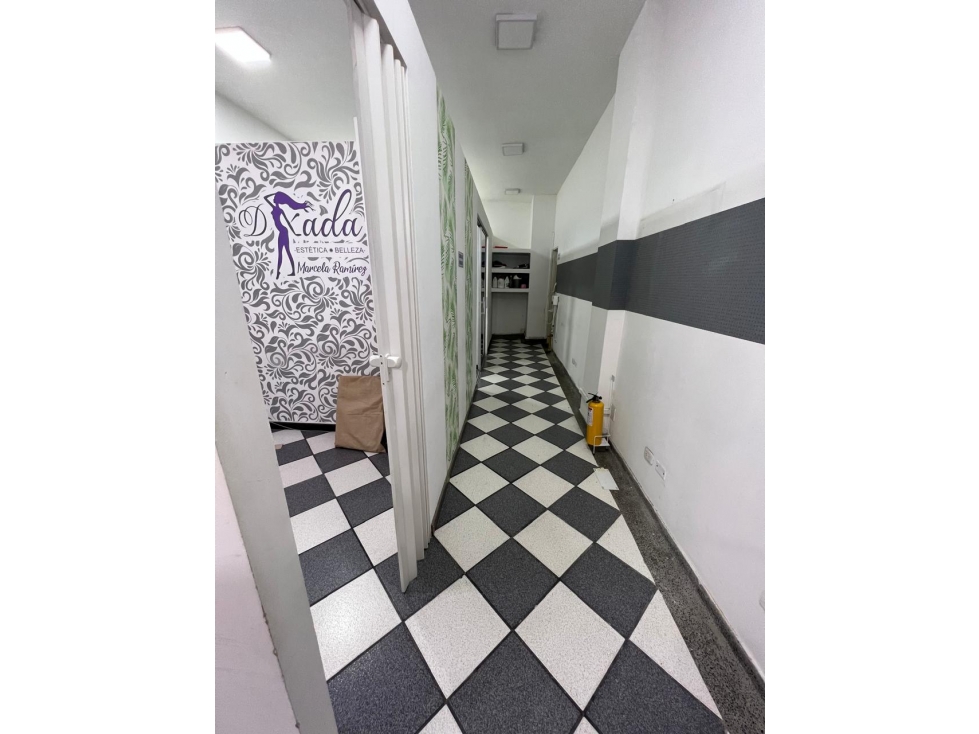 LOCAL COMERCIAL EN RENTA - SECTOR CIRCUNV, CENTRO COMERCIAL MARBELLA - 1
