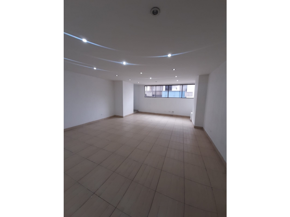 OFICINA EN RENTA - SECTOR CENTRO, CONJUNTO SANTILLANA Y DEL CARRIÓN - 2