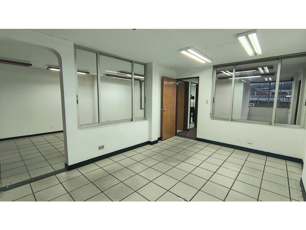 APARTAMENTO Y TRES LOCALES EN VENTA - SECTOR CENTRO, EDIFICIO ARCO