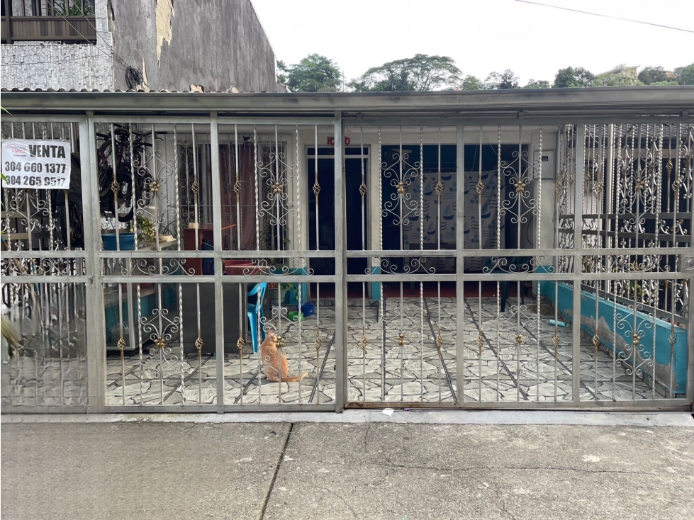 CASA EN VENTA O CAMBIO - SECTOR POBLADO 1, EN LA VÍA PRINCIPAL