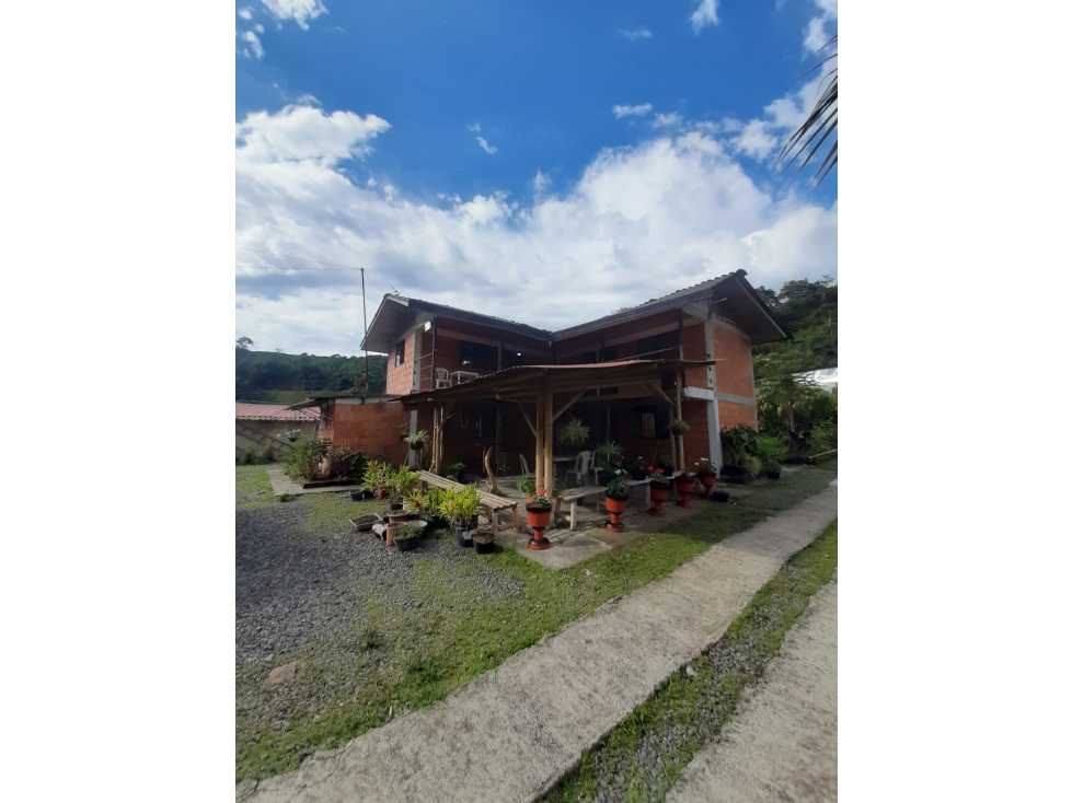 FINCA EN VENTA AMOBLADA - SECTOR SANTA ROSA