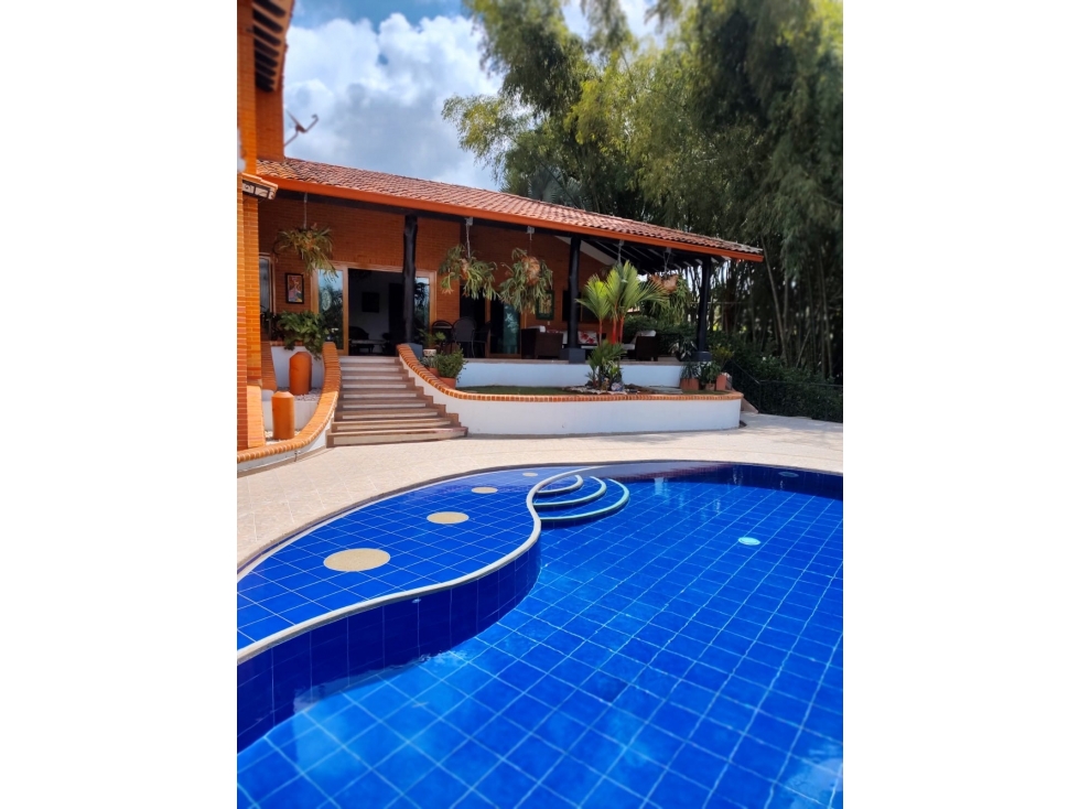 EN VENTA CASA CAMPESTRE EN CONDOMINIO CERRITOS PEREIRA