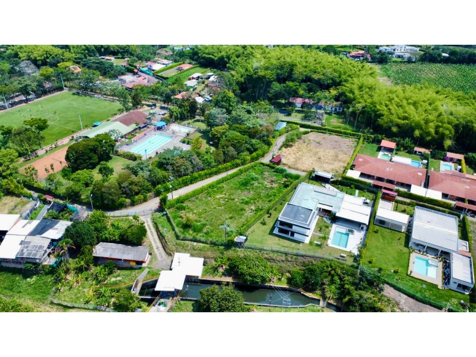 EN VENTA LOTE EN CONDOMINIO LA SIRIA COMBIA