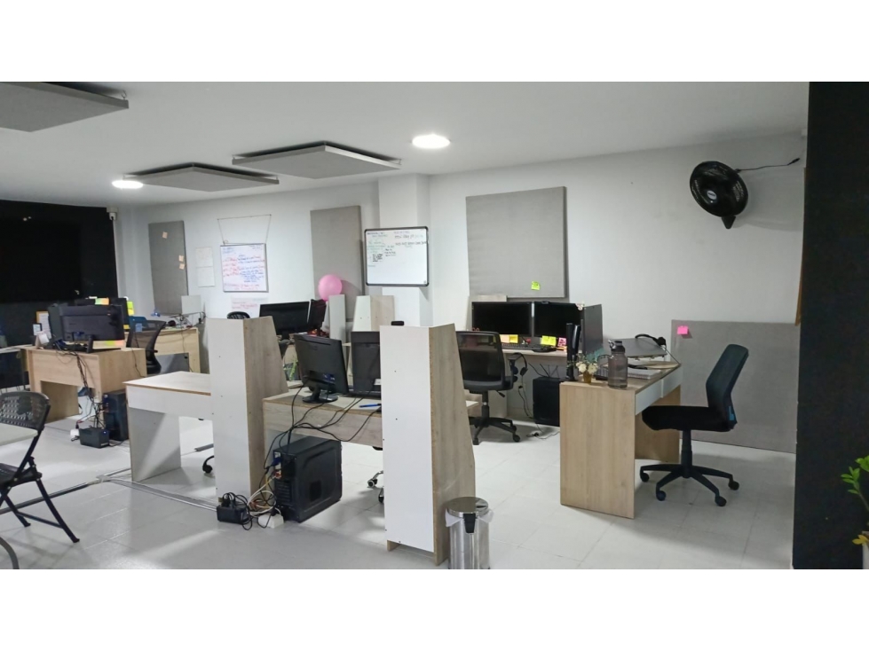 EN RENTA OFICINA EN EL SECTOR DE ALAMOS PEREIRA