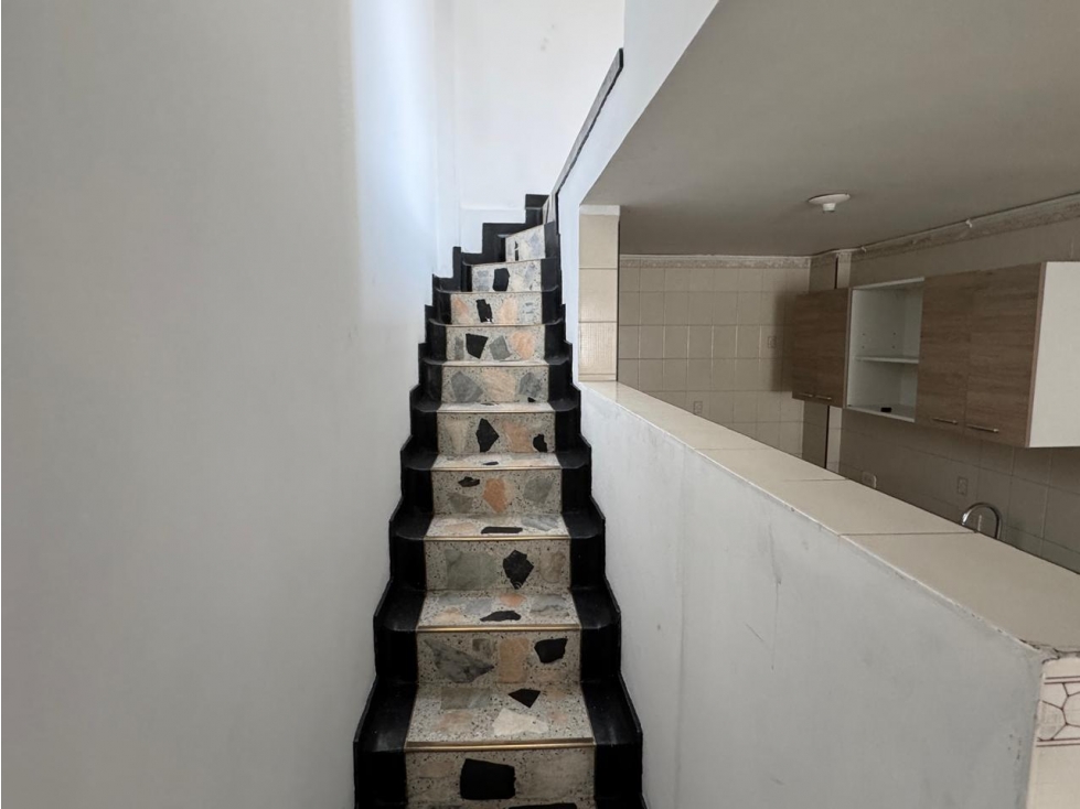 EN VENTA CASA 2 NIVELES EN EL CENTRO DE PEREIRA