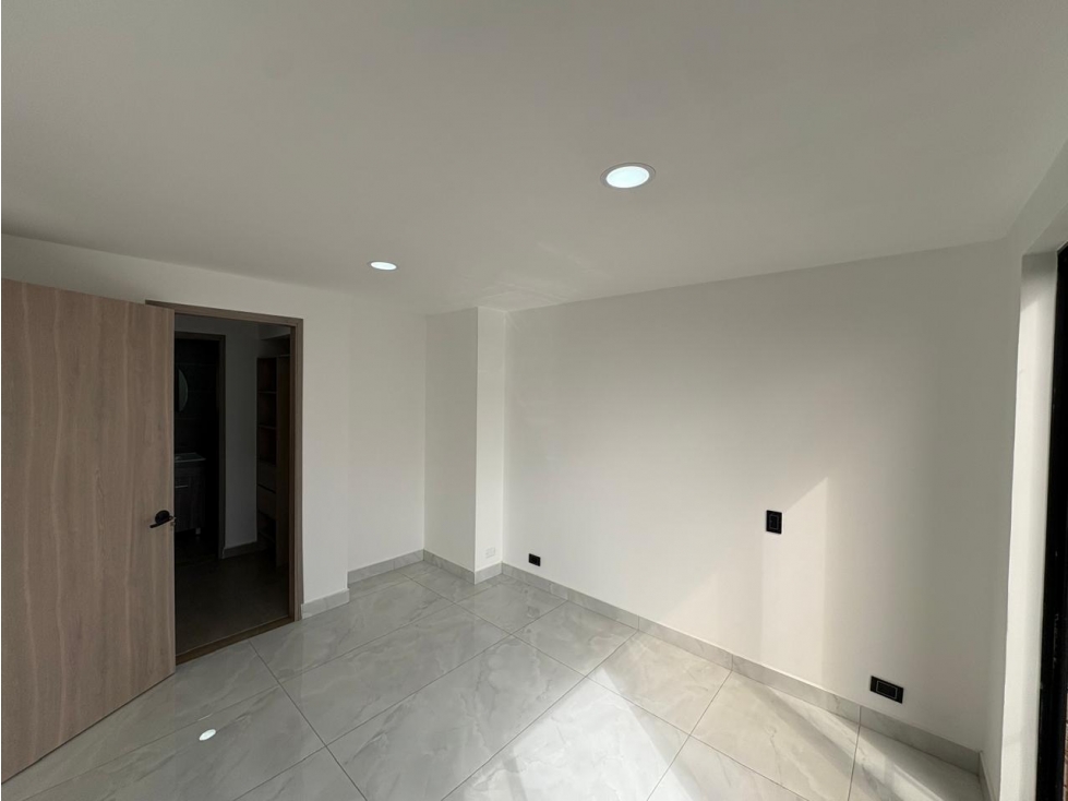 EN VENTA APARTAESTUDIO REMODELADO PINARES PEREIRA — foto 3