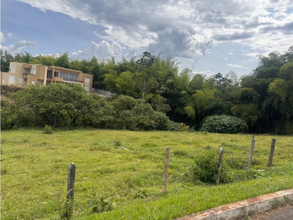 EN VENTA LOTE EN MALABAR PEREIRA