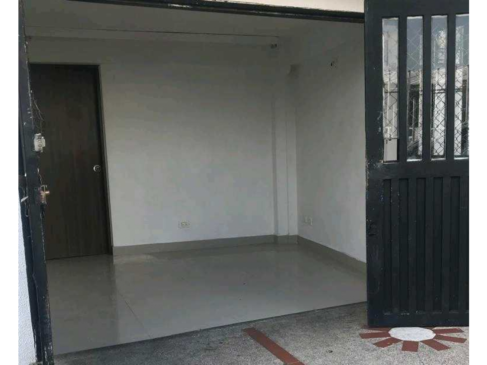 EN VENTA LOCAL EN LA AV 30 DE AGOSTO PEREIRA