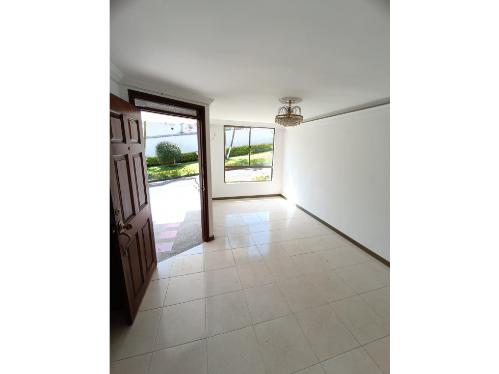 EN VENTA CASA EN LA MACARENA