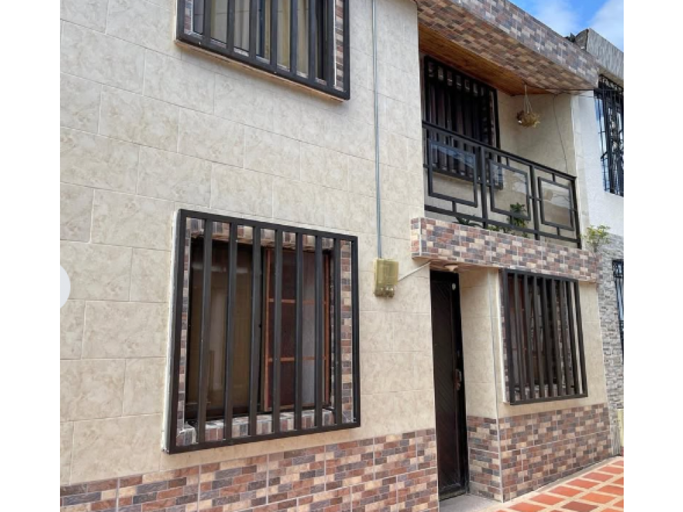 CASA EN VENTA 4 HAB Y 108 M² EN CENTRO, PEREIRA