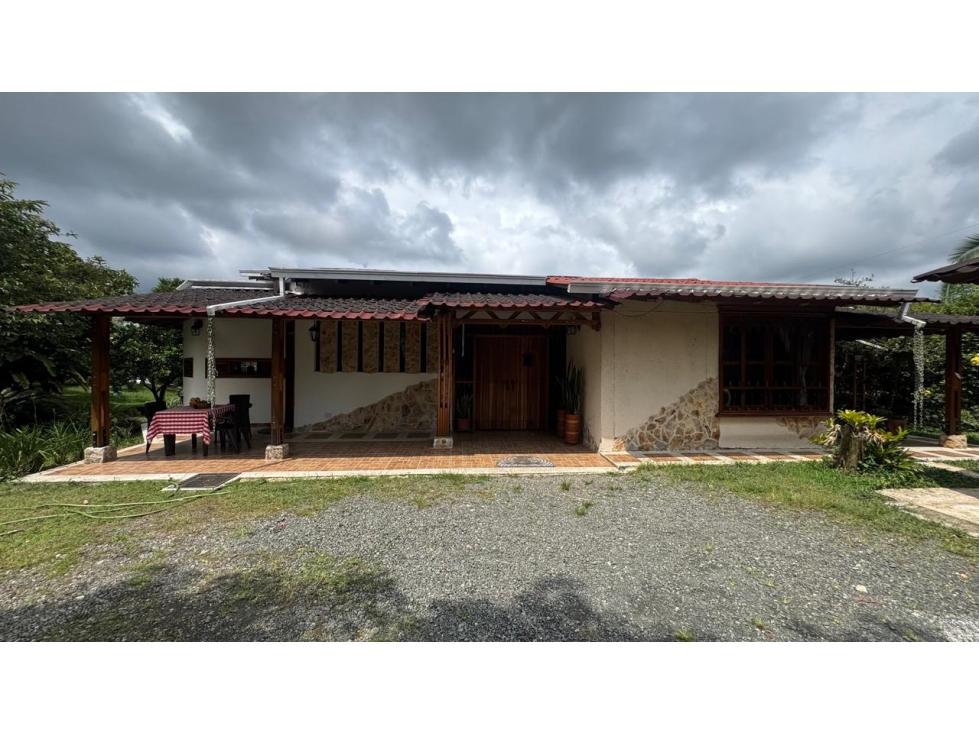 EN VENTA CASA CAMPESTRE VÍA PEREIRA ARMENIA