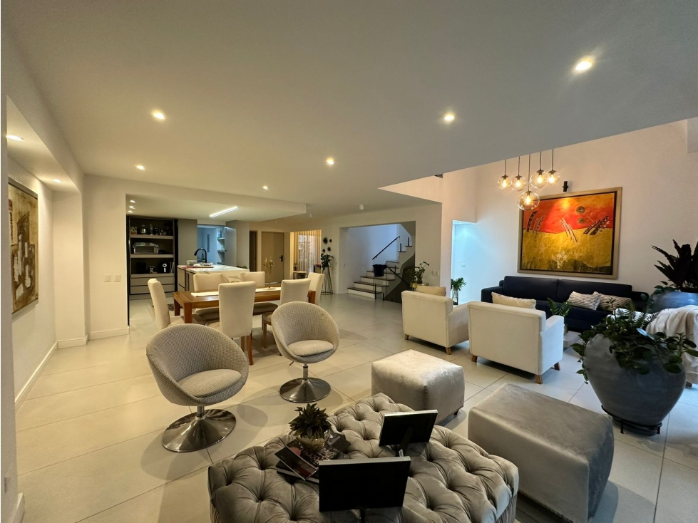 EN VENTA CASA REMODELADA EN PINARES PEREIRA