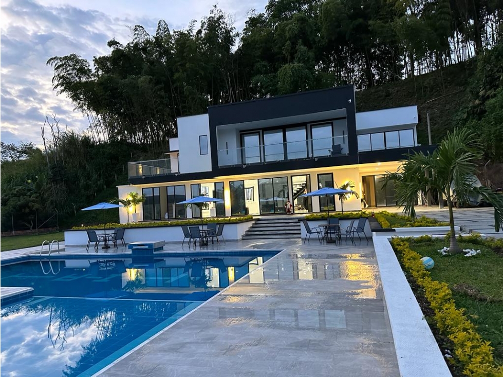 EN VENTA CASA CAMPESTRE VIA ALTAGRACIA PEREIRA