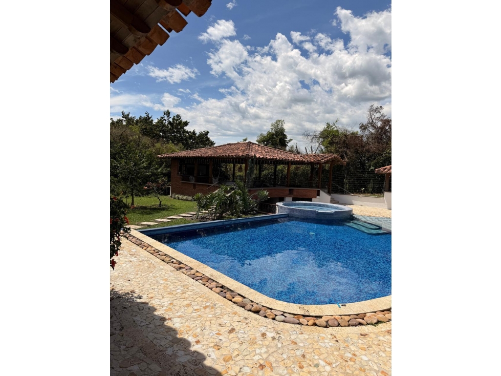 EN RENTA CASA CAMPESTRE REMODELADA Y AMOBLADA EN CAFELIA PEREIRA